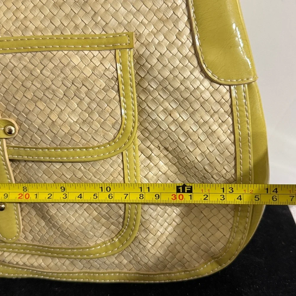 Vintage Liz Claiborne Cream and light Green (avocado) Hand Bag